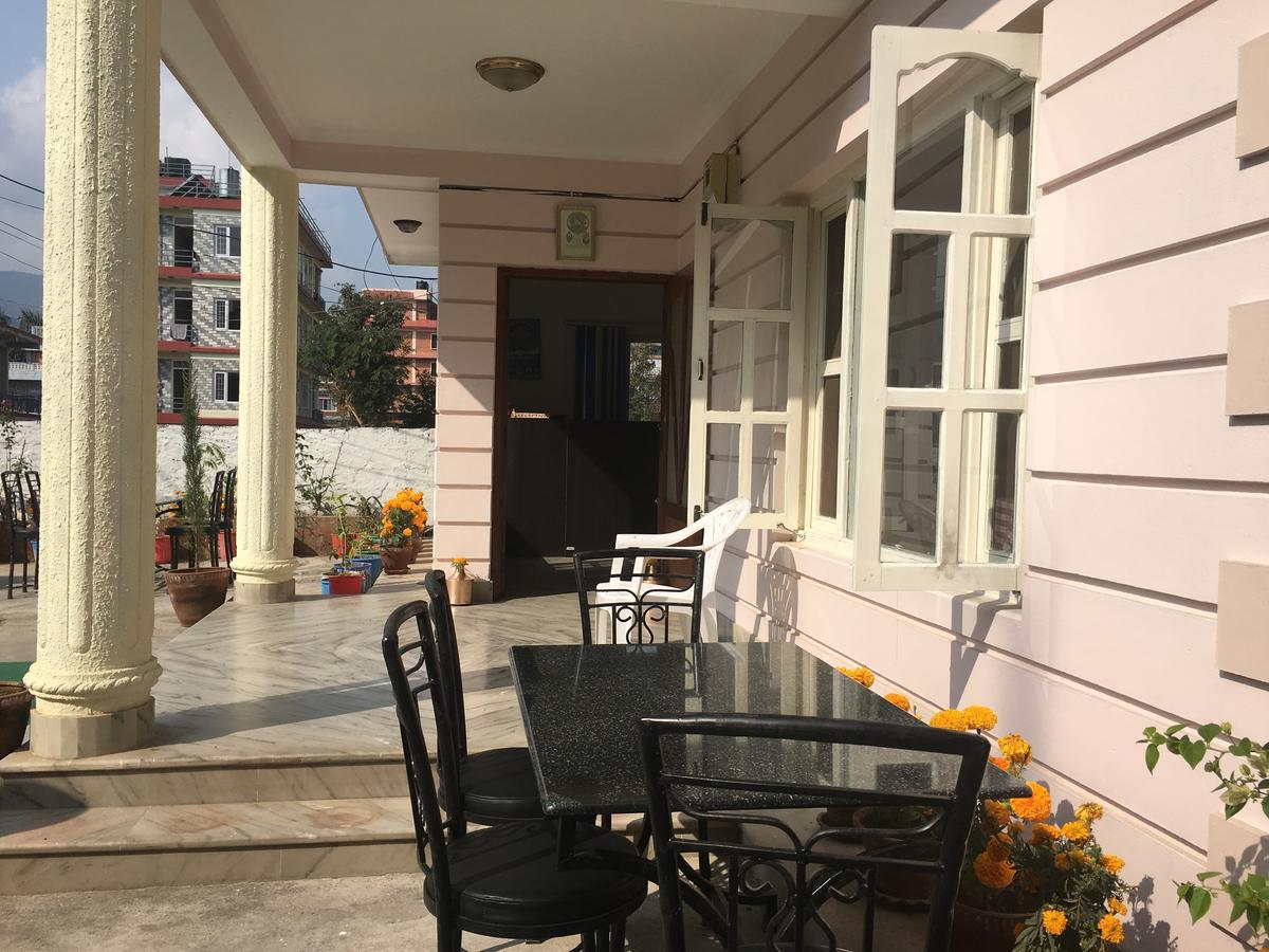 Hotel Pokhara International Exteriör bild