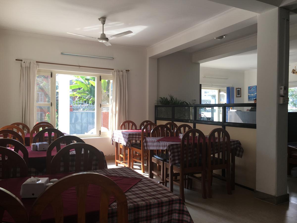 Hotel Pokhara International Exteriör bild
