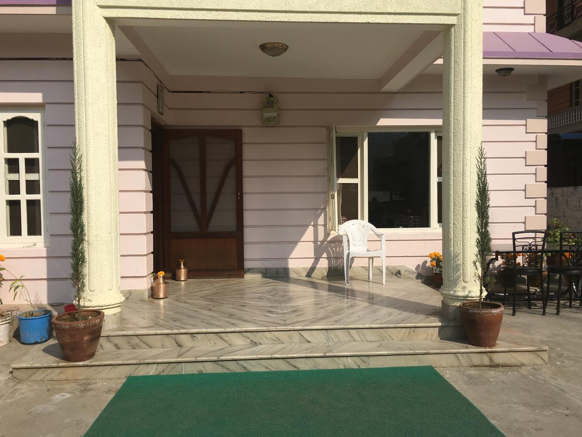 Hotel Pokhara International Exteriör bild