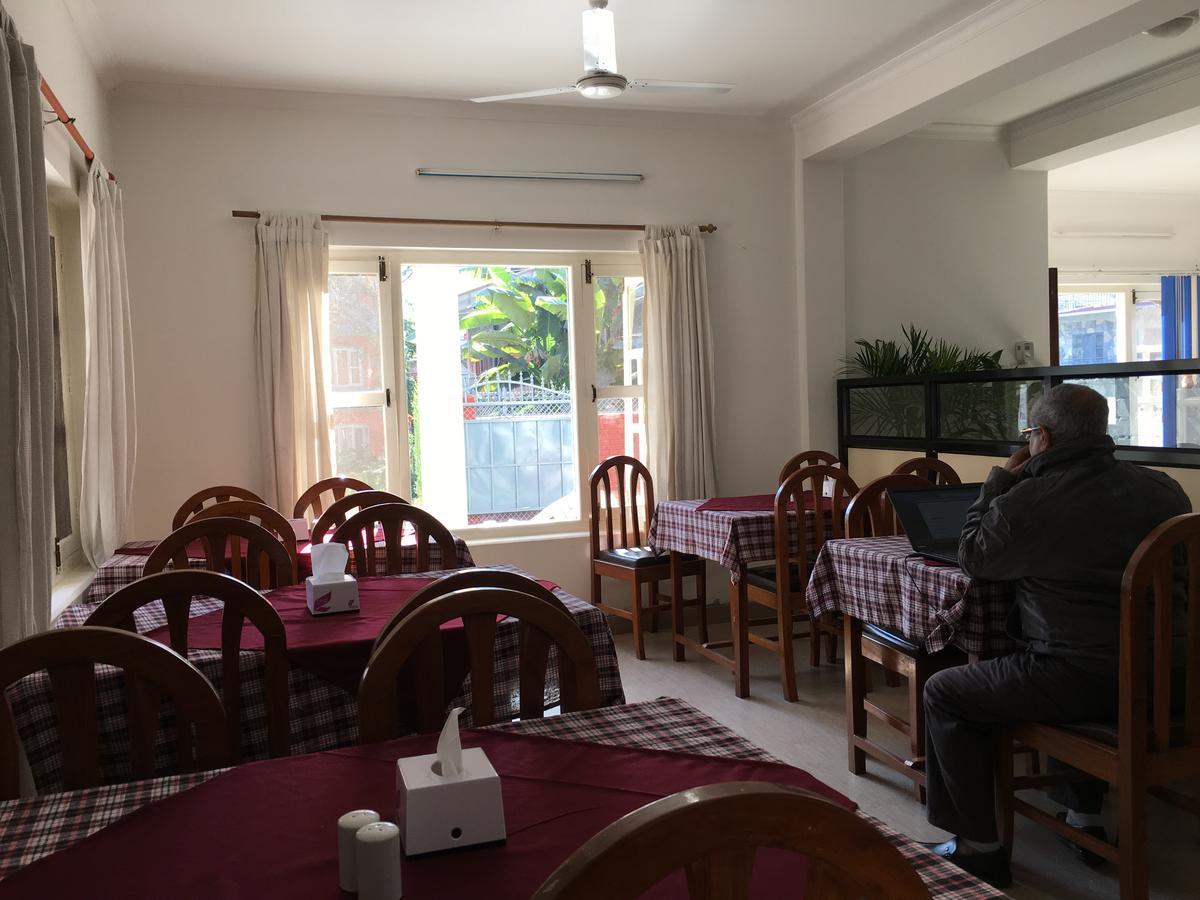 Hotel Pokhara International Exteriör bild
