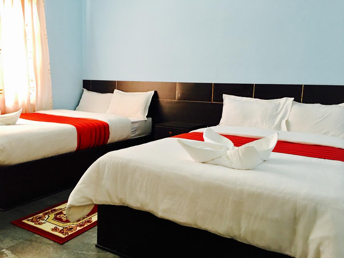 Hotel Pokhara International Exteriör bild